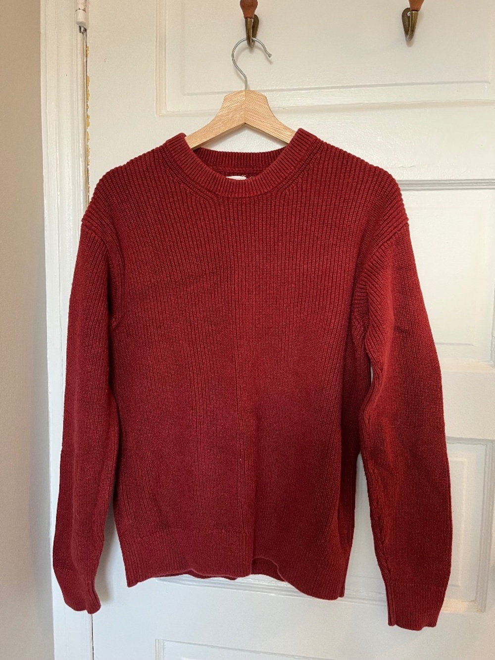 GAP Red Crewneck Knit Sweater Long Sleeve – Size Small